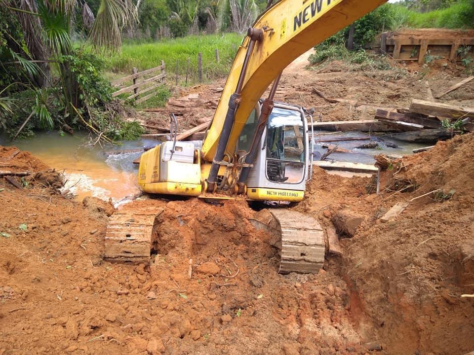 O trabalho inclui a instalação de bueiros, construção de pontes e outras melhorias